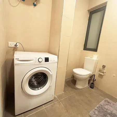 Paceville Glow Five San Ġiljan