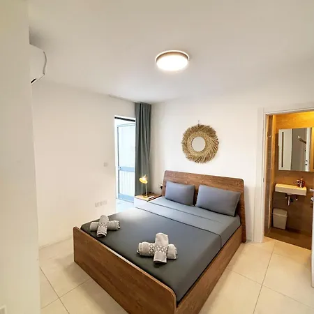 Paceville Glow Five *