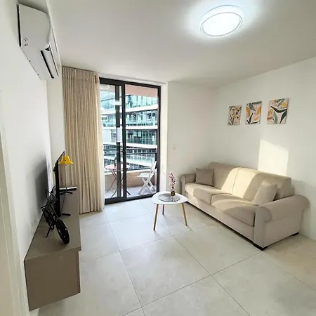 Paceville Glow Five Appartement San Ġiljan