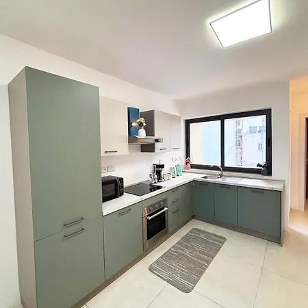 Paceville Glow Five * St. Julian's