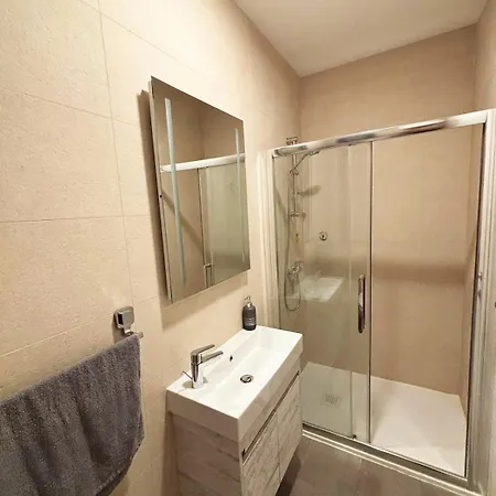 Paceville Glow Five *