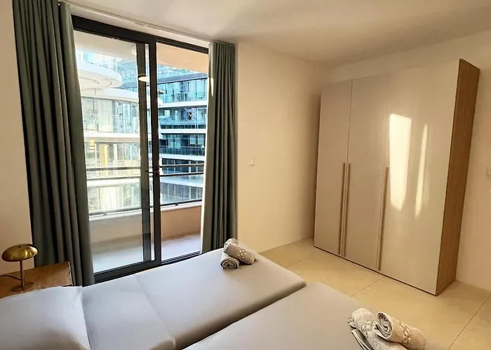 Paceville Glow Five Apartament *