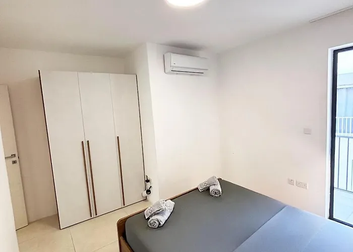 Apartament Paceville Glow Five *