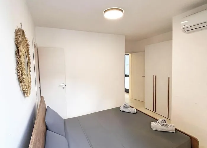 Paceville Glow Five * St. Julian's