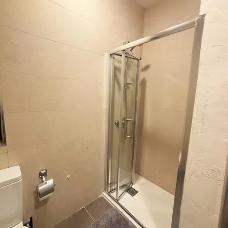 Paceville Glow Five * San Ġiljan