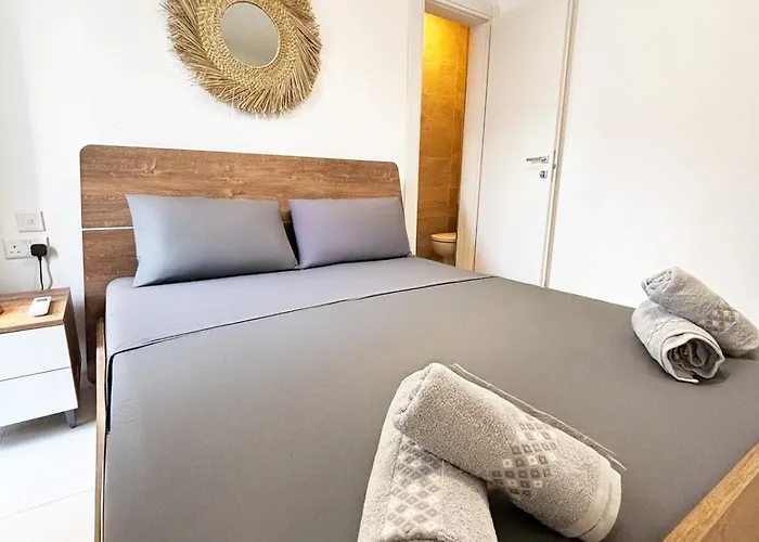 Paceville Glow Five Apartment